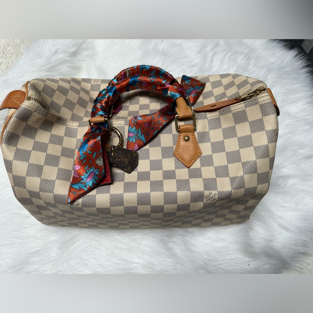 LOUIS VUITTON 
Damier Azur Speedy 35